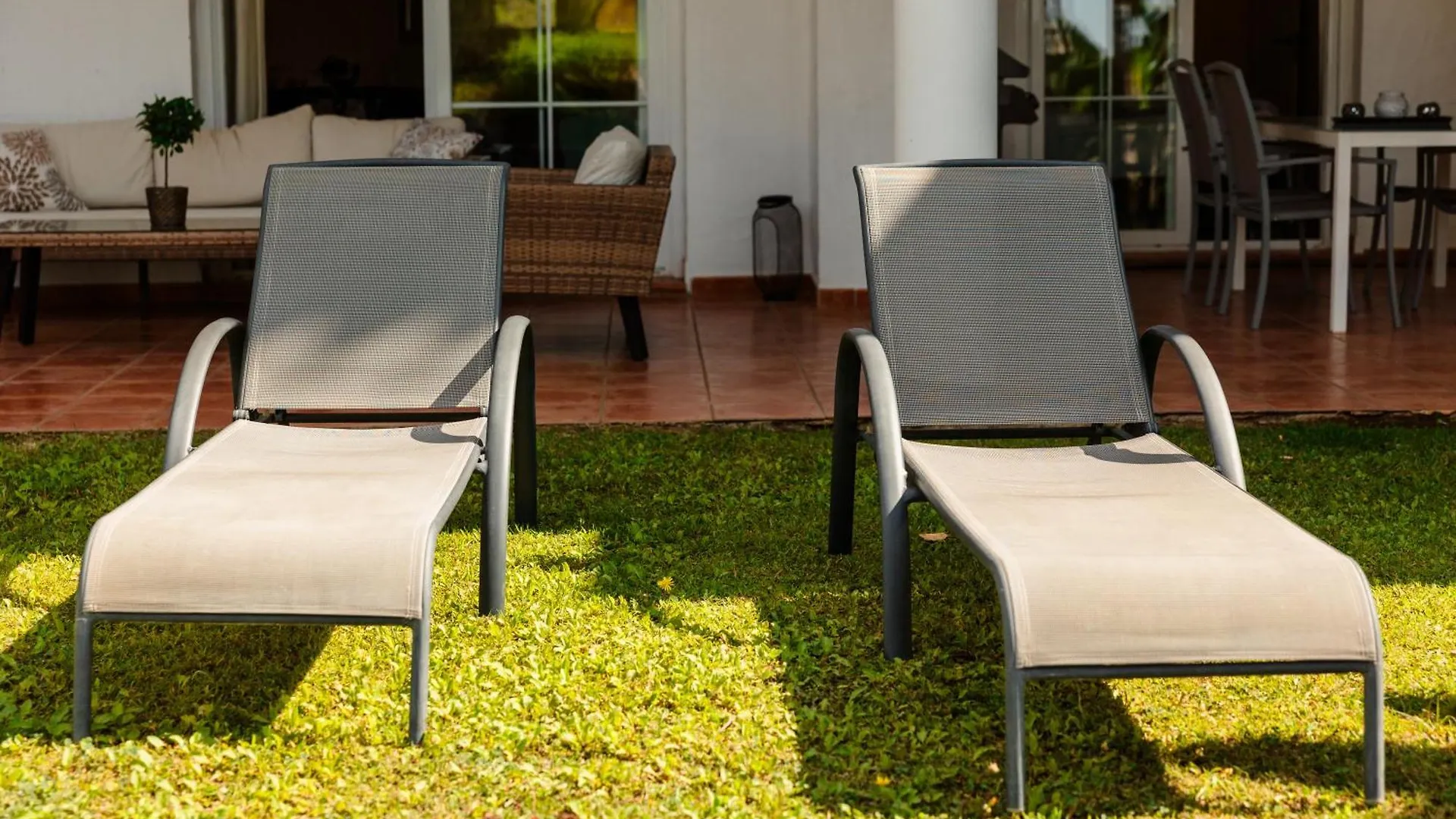 Sea View Apartment With Private Garden And Jacuzzi In Balcones Del Lago, Istan El Ángel Spanje