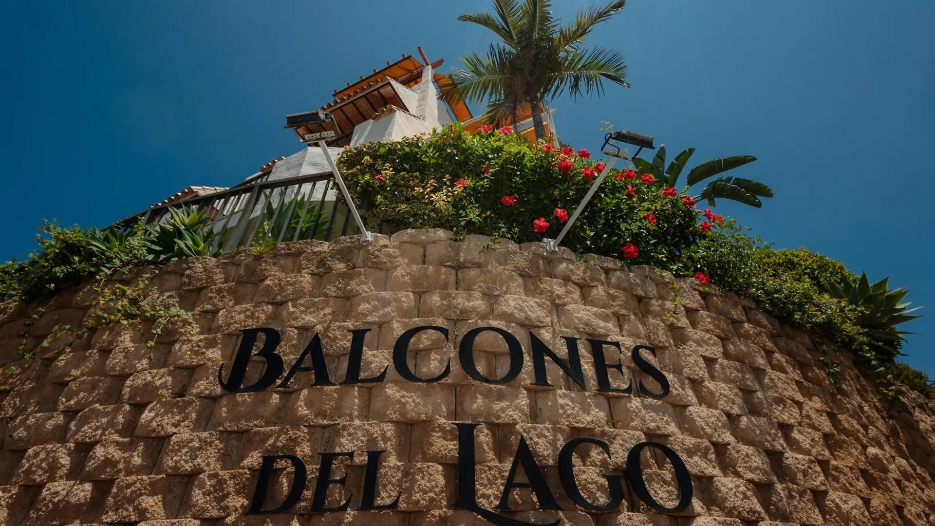 Sea View Apartment With Private Garden And Jacuzzi In Balcones Del Lago, Istan El Angel