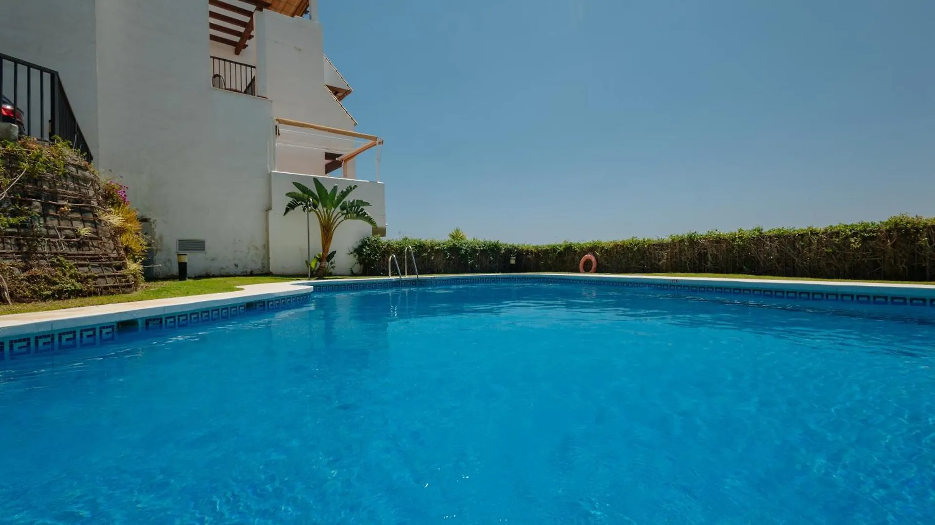Sea View Apartment With Private Garden And Jacuzzi In Balcones Del Lago, Istan El Angel