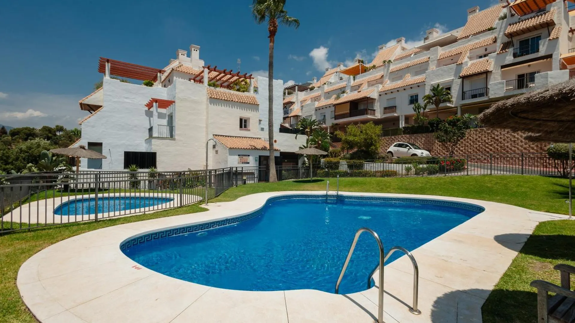 Sea View Apartment With Private Garden And Jacuzzi In Balcones Del Lago, Istan El Angel