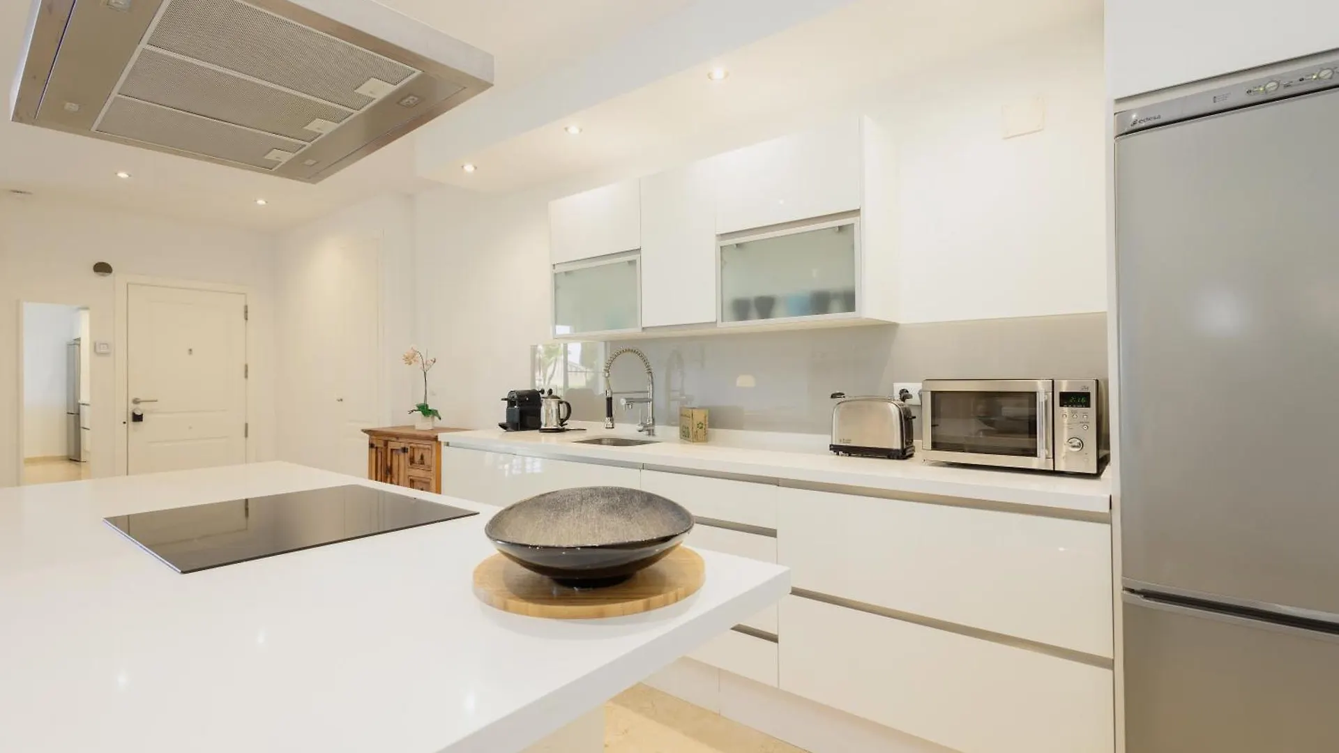 Sea View Apartment With Private Garden And Jacuzzi In Balcones Del Lago, Istan El Angel