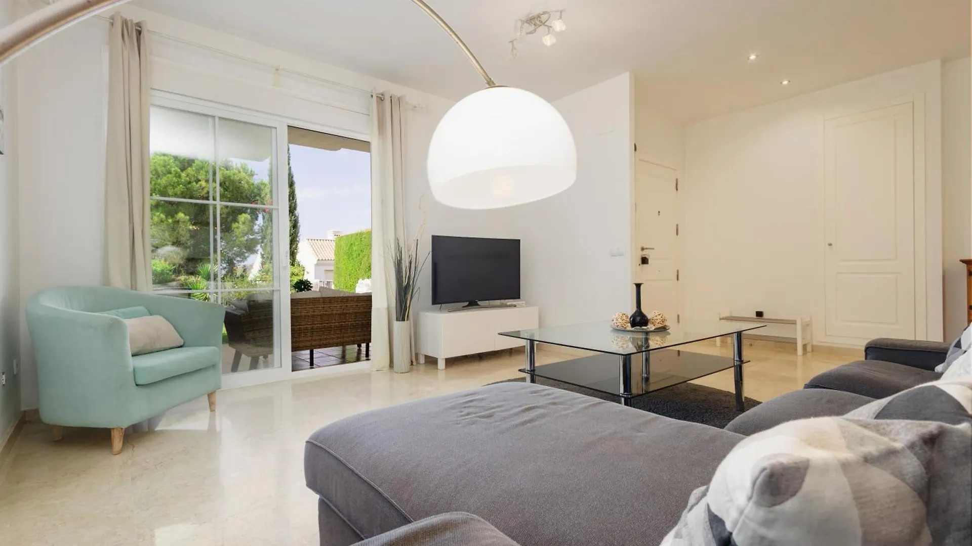Sea View Apartment With Private Garden And Jacuzzi In Balcones Del Lago, Istan El Angel