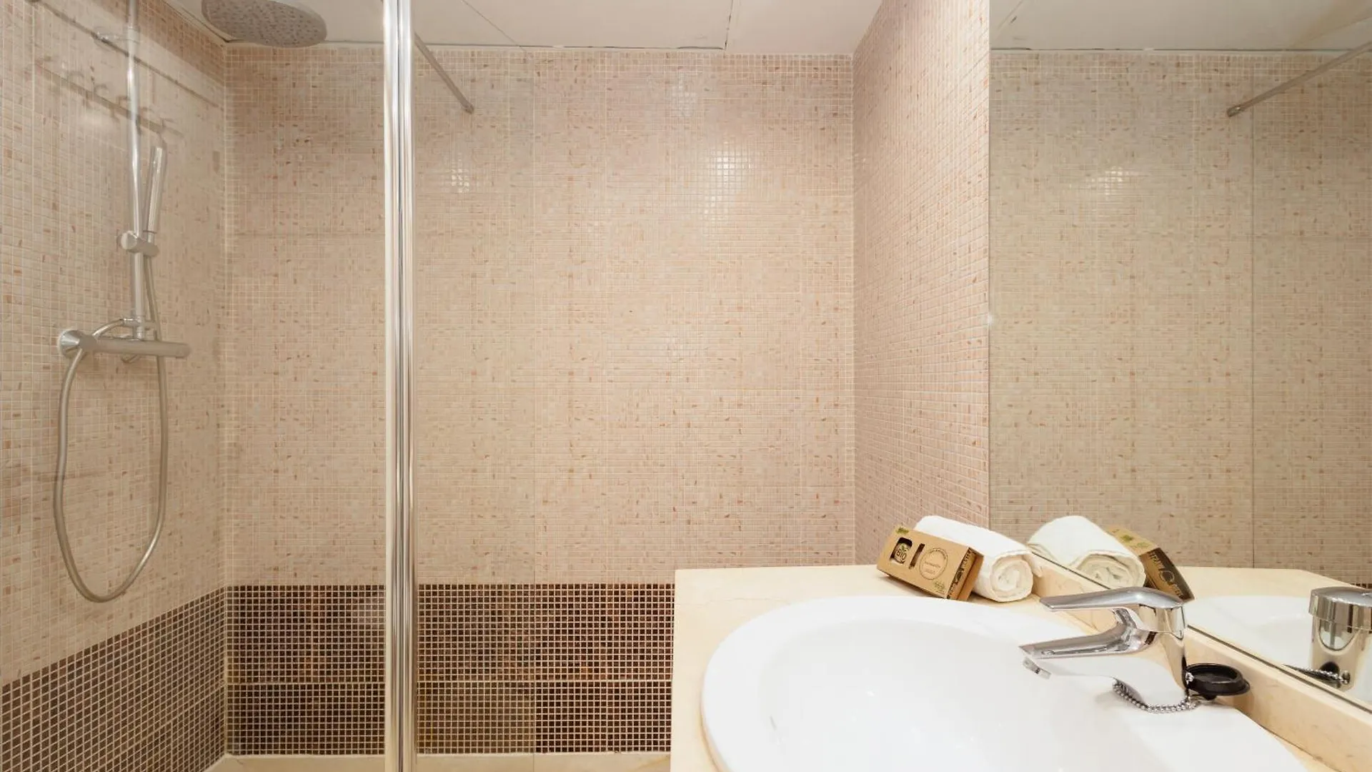 Sea View Apartment With Private Garden And Jacuzzi In Balcones Del Lago, Istan El Angel Spain