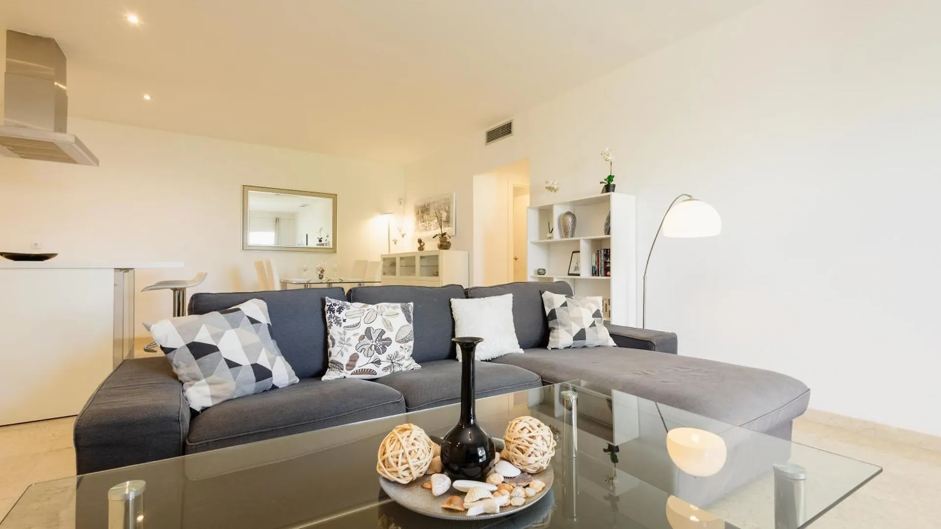 Sea View Apartment With Private Garden And Jacuzzi In Balcones Del Lago, Istan El Angel