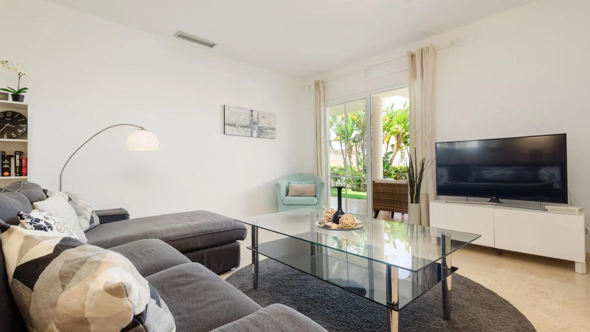 Sea View Apartment With Private Garden And Jacuzzi In Balcones Del Lago, Istan El Angel
