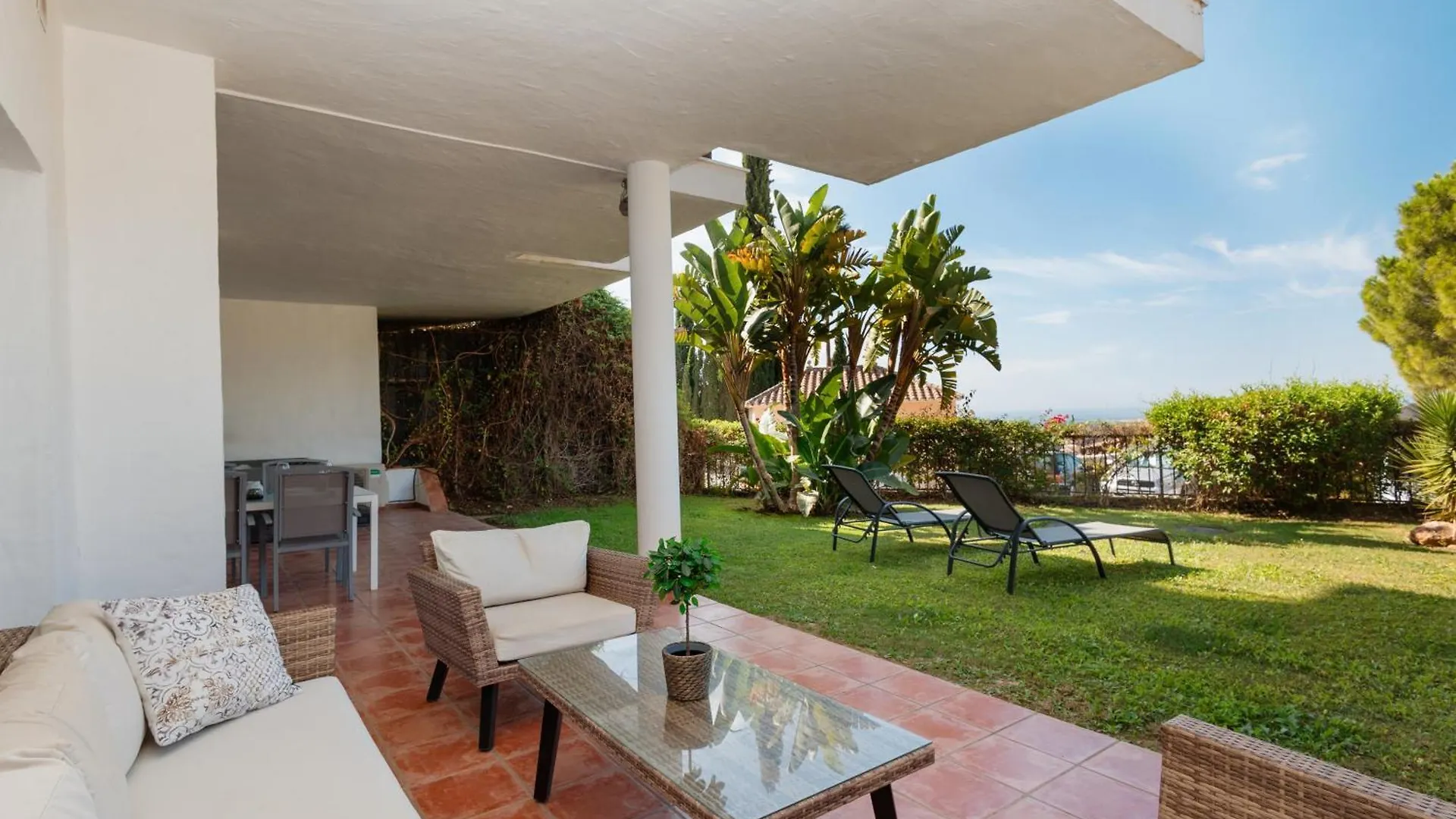 Sea View Apartment With Private Garden And Jacuzzi In Balcones Del Lago, Istan El Angel