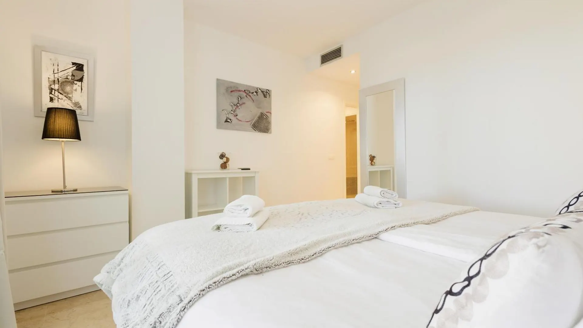 Sea View Apartment With Private Garden And Jacuzzi In Balcones Del Lago, Istan El Angel