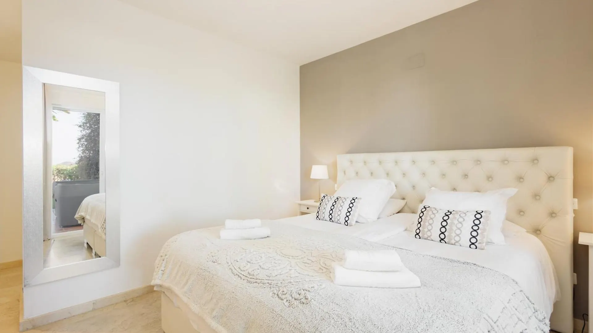 Sea View Apartment With Private Garden And Jacuzzi In Balcones Del Lago, Istan El Angel Spain