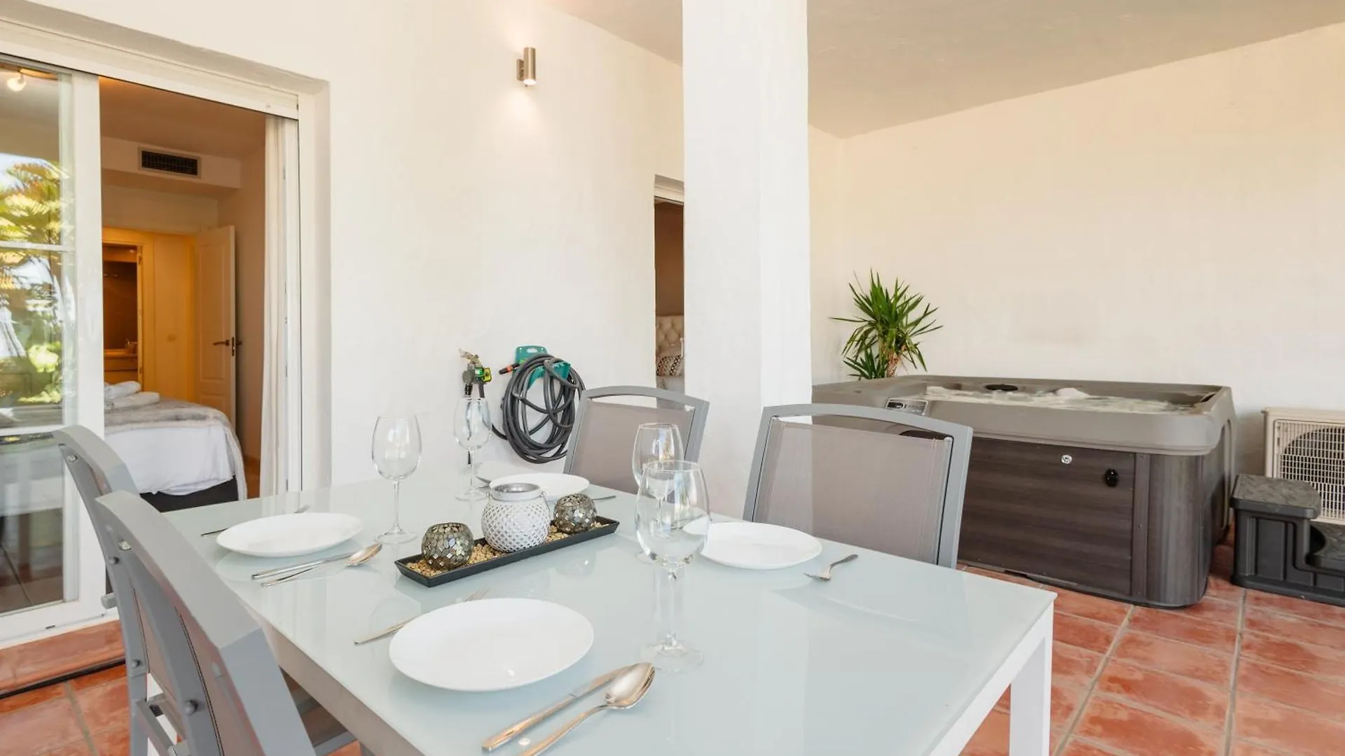 Sea View Apartment With Private Garden And Jacuzzi In Balcones Del Lago, Istan El Angel