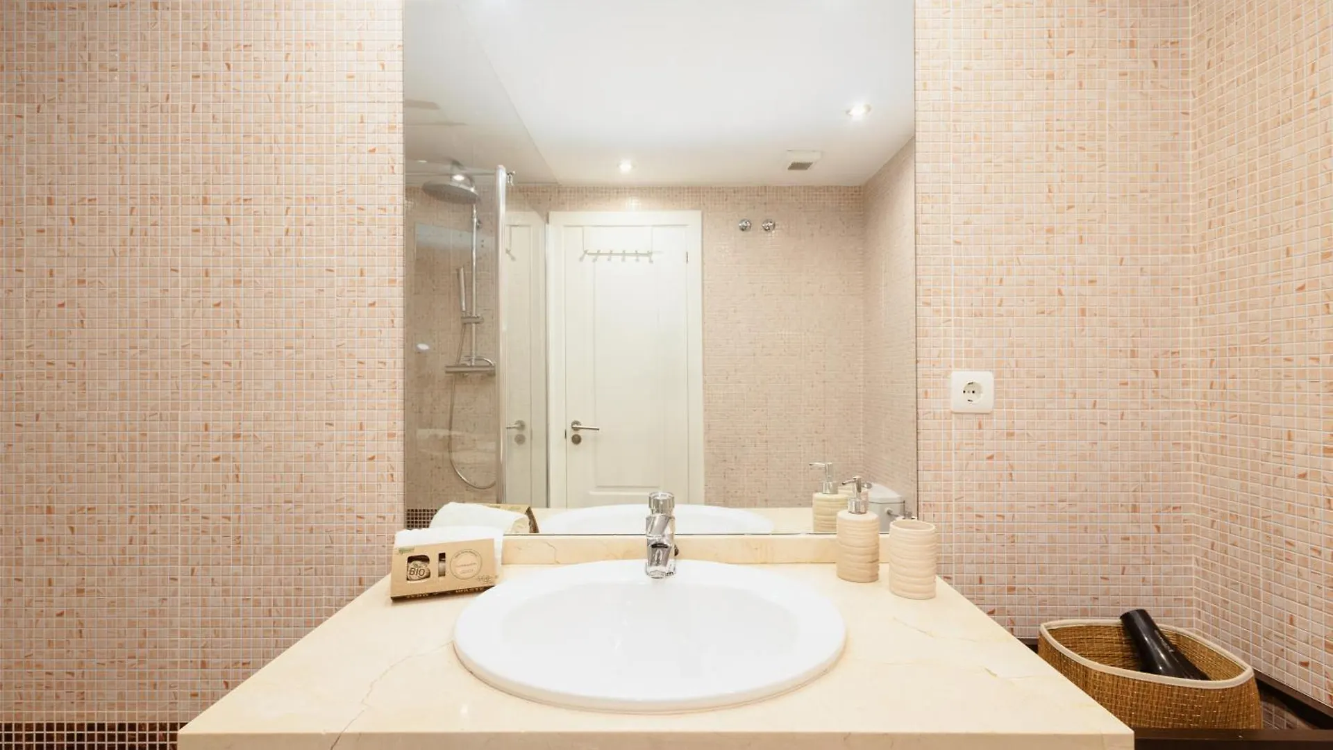 Sea View Apartment With Private Garden And Jacuzzi In Balcones Del Lago, Istan El Angel